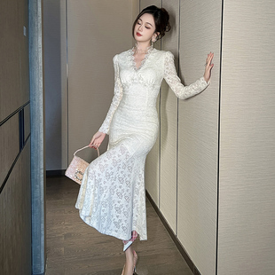 40625包臀鱼尾气质长款裙子v领新款白色女神范法式蕾丝连衣裙