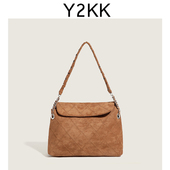 YY2K小众设计凛冬已至小香菱格绒面单肩链条包韩系温柔大包腋下包