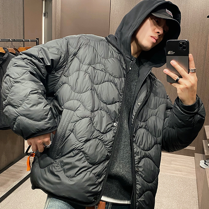 90白鸭绒假两件连帽轻薄羽绒服男