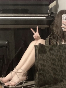 巨美了！小猫跟高跟blingbling水晶水钻细带一字扣显瘦性感凉鞋女