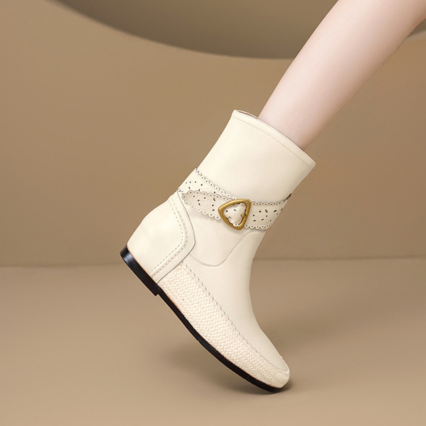 2025秋冬新款真皮低跟软底短靴子百搭复古圆头马丁靴平底舒适女靴,女鞋,西部靴,淘宝优惠券,粉丝福利购,淘宝优惠卷