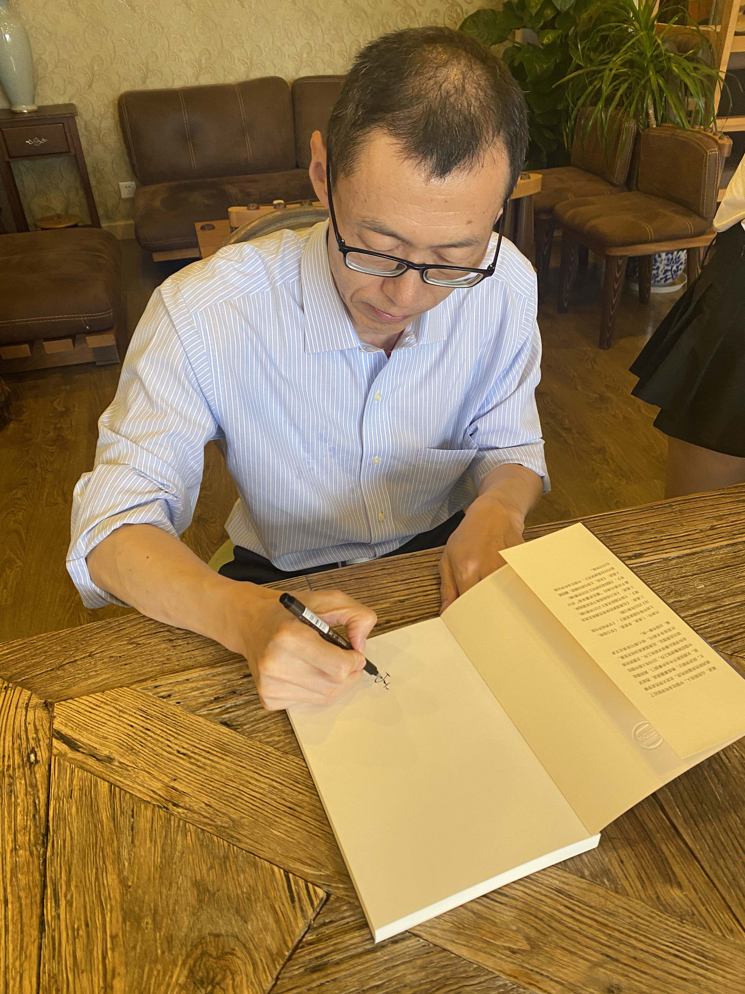 QMB 权力结构与国家发展：国家兴衰的政治经济学  作者 高波 签名本 随机发作者寄语彩蛋 社科院研究员   社会科学文献出版社高性价比高么？