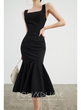 Foundume 日本Jin口U形领竖条纹收腰显瘦包臀鱼尾吊带连衣裙