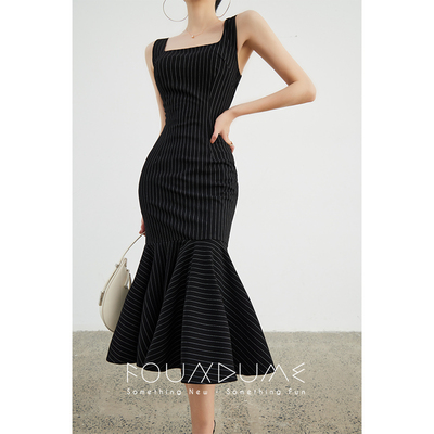 Foundume 日本Jin口U形领竖条纹收腰显瘦包臀鱼尾吊带连衣裙