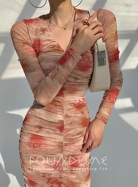 Foundume 樱草粉墨印花深V弹力微透视网纱收腰显瘦抽皱连衣裙