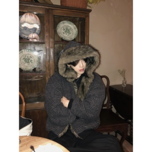 连帽男女秋冬外套 保暖大毛领条纹学院风厚款 Kid The1One