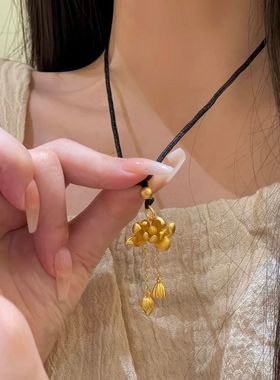 古法莲花项链女款荷花吊坠黄金色毛衣链两世欢编织绳女2023新款潮