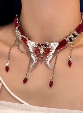 冷性风红色蝴蝶项链女