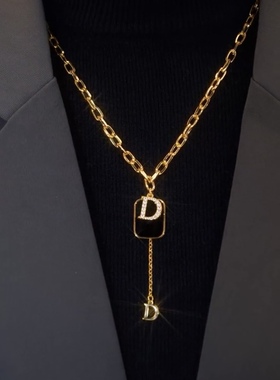 高性价比字母D毛衣链女