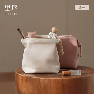 小型收纳包2025新款 里序化妆包便携式 高端轻奢口红杂物包旅行迷你