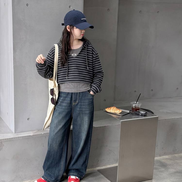 专柜品牌女童秋季洋气牛仔裤三件套2026女孩秋款条纹连帽卫衣阔腿