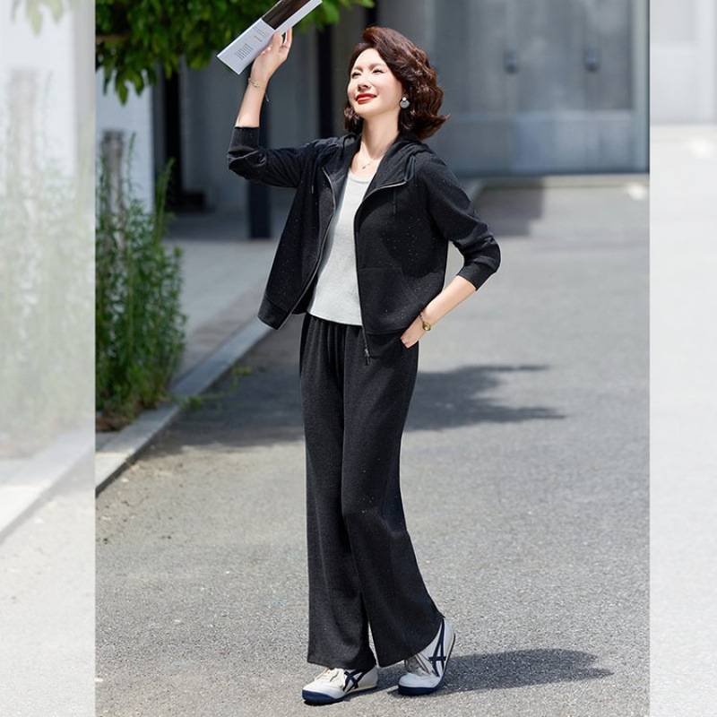 专柜品牌妈妈装秋装外套运动服套装洋气新款中老年女春秋季休闲连