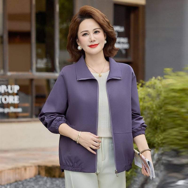 专柜品牌中老年女士新款春秋女装妈妈宽松短款上衣风衣长袖休闲夹