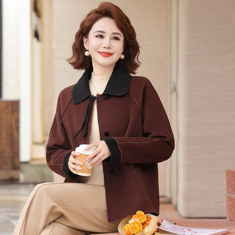 专柜品牌撞色娃娃领双面呢短外套女春秋复古盘扣宽松显瘦中年妈妈