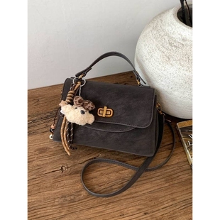 专柜品牌时尚休闲2025春季新款女士包包小众设计潮流简约斜挎包复