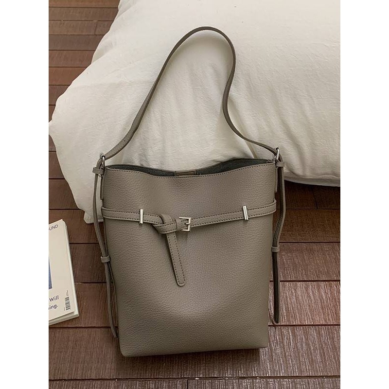 专柜品牌高颜值大容量水桶包2025秋冬新款复古通勤斜挎包小众日常,箱包皮具/热销女包/男包,水桶包,淘宝优惠券,粉丝福利购,淘宝优惠卷