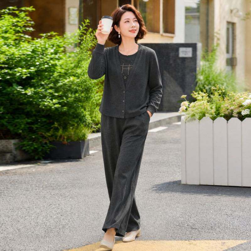 专柜品牌妈妈休闲新款长袖时尚套装洋气精致秋季上新舒适柔软高端