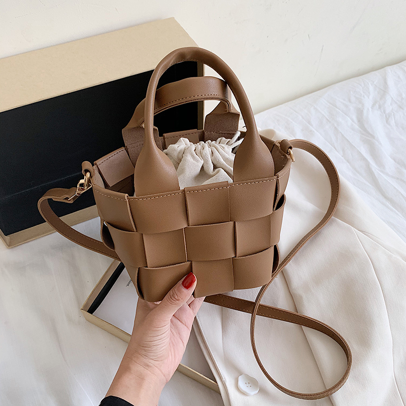 夏天编织网红女百搭ins水桶包包