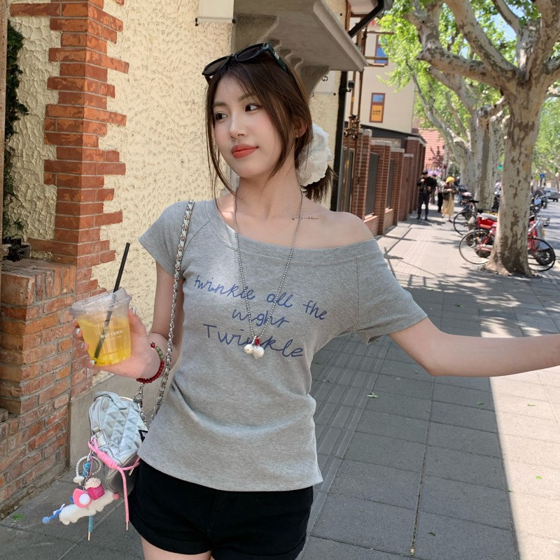 夏季斜肩露肩印花显瘦短袖T恤女