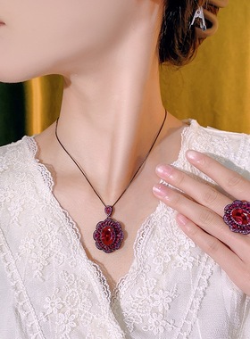 新款铜镀枪黑色仿祖母绿宝石吊坠轻奢项链女仿红刚玉镶钻开口戒指