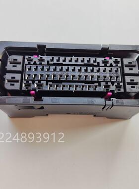 奔驰 空气悬挂泵插头 9-2208656-9