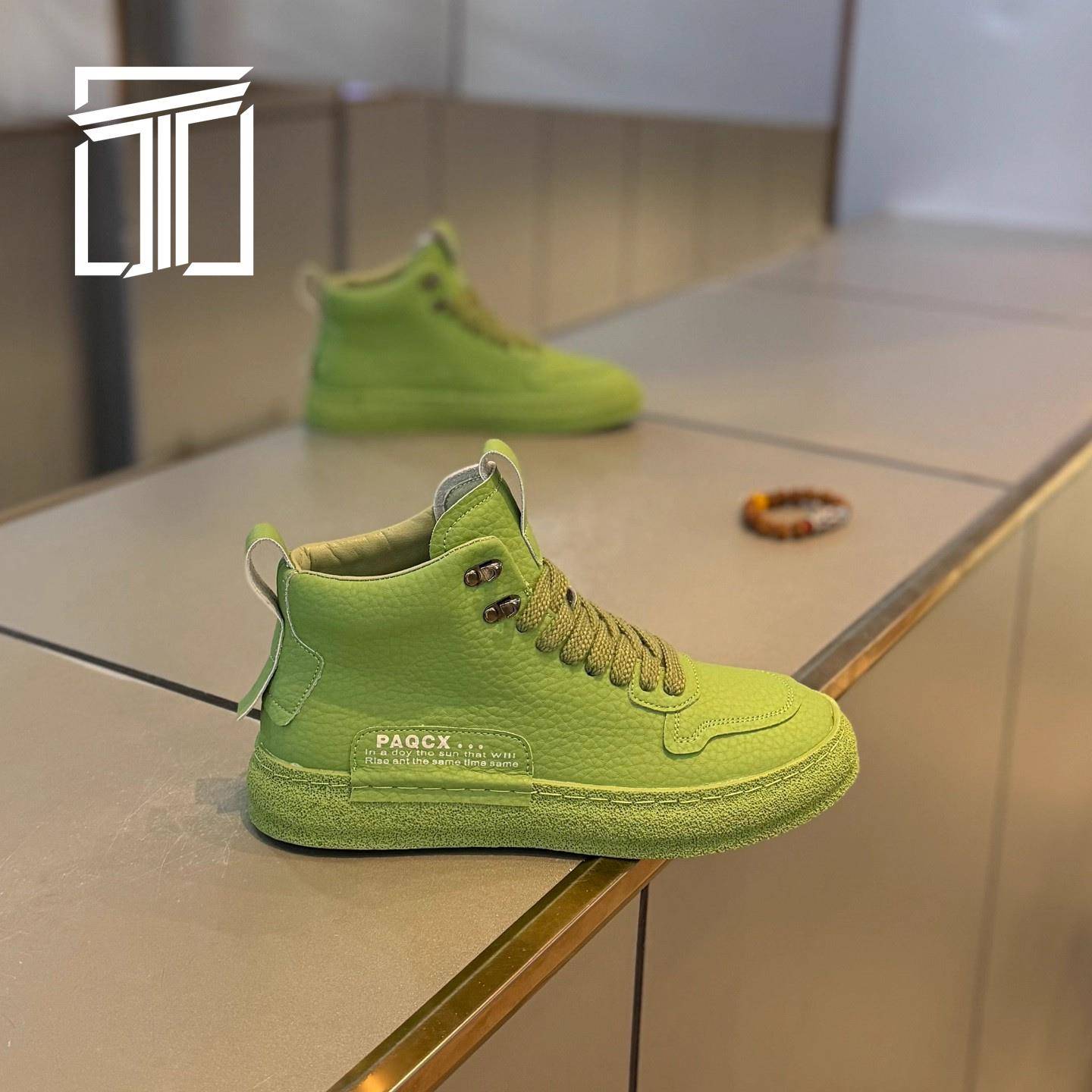 香港ITMY3 冬季新款男鞋纯色简约百搭板鞋高帮皮面软底运动休闲鞋