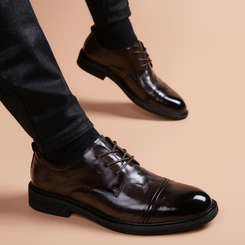 高端正品2024新款男士三接头皮鞋真皮尖头休闲软底内增高商务正装