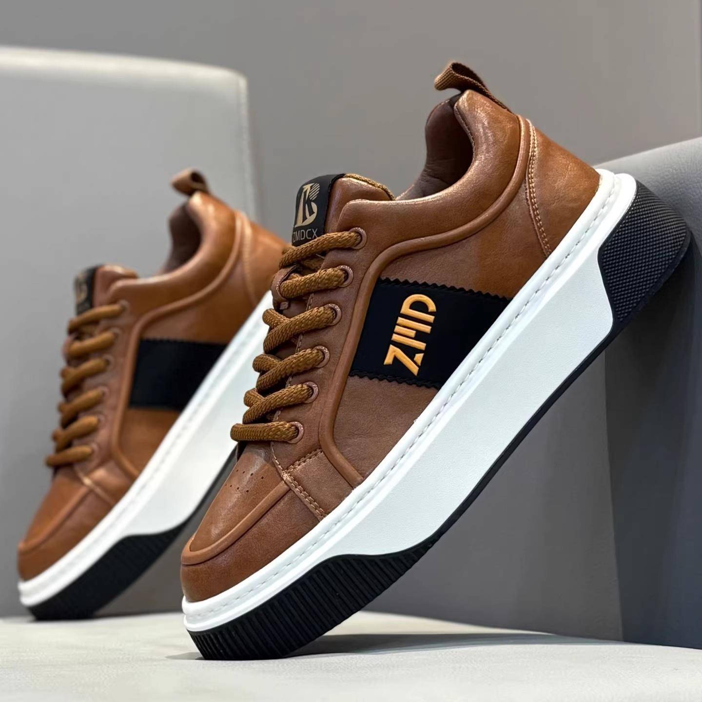 男鞋2025新款秋季增高板鞋真皮舒适软底运动休闲鞋欧洲站覆古潮鞋