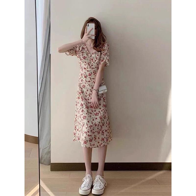 欧洲站2026夏装新款碎花气质有女人味的连衣裙轻奢高级感过膝长裙
