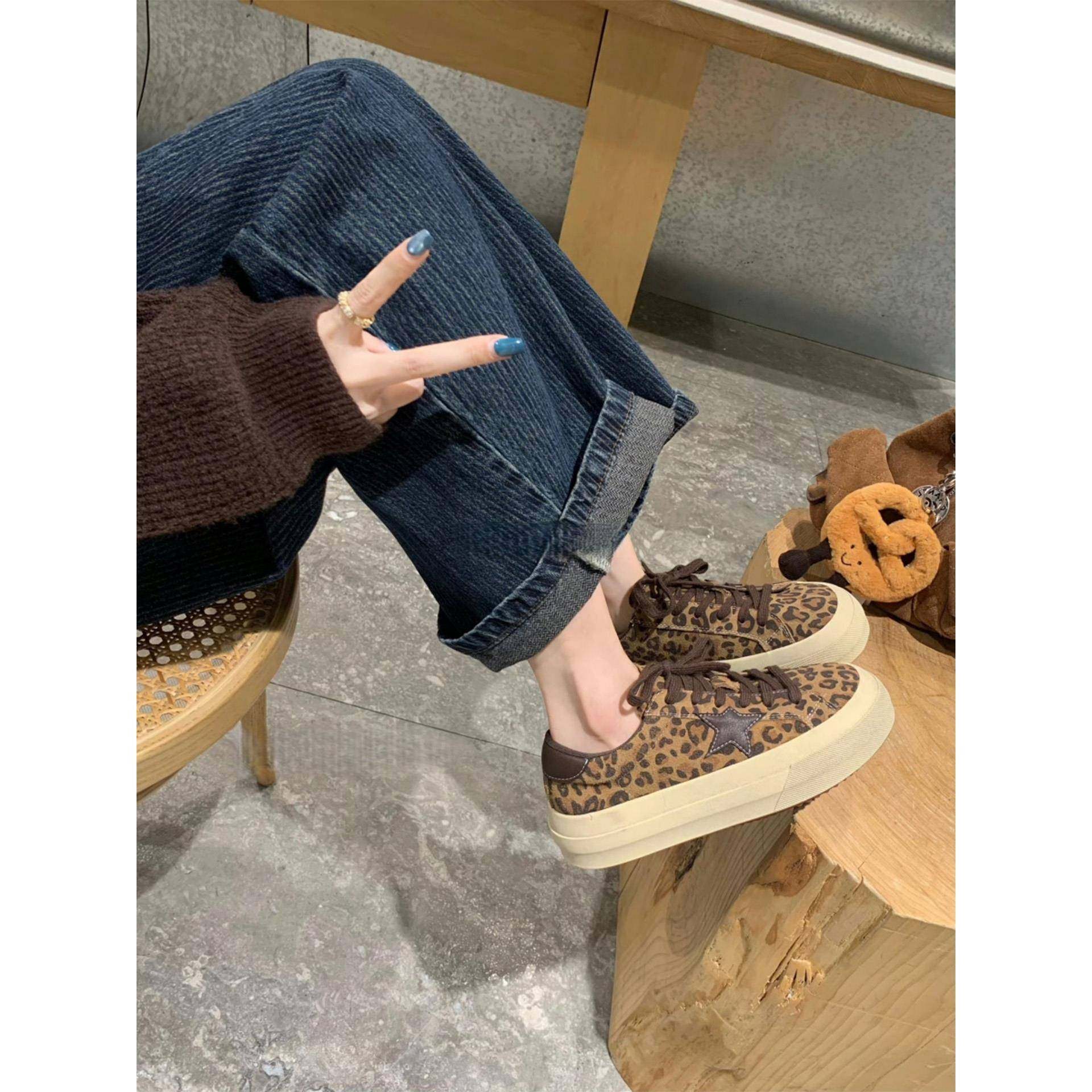 港风圆头厚底德训鞋女2025秋冬新款百搭面包鞋复古休闲风星星板鞋