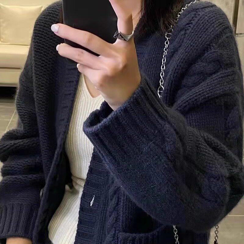 重磅V领麻花羊毛针织开衫女秋冬新款加厚慵懒风宽松长袖羊毛外套