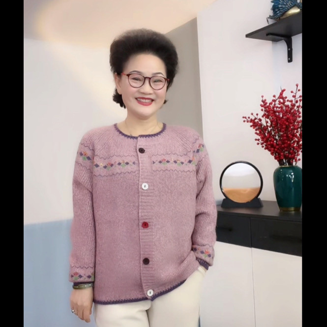 2024春百搭时尚网红毛衣洋气圆领提花气质小香风女士开衫