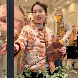 2025年冬季新款中式国风淑女优雅短款米白色盘扣印花羽绒款外套女