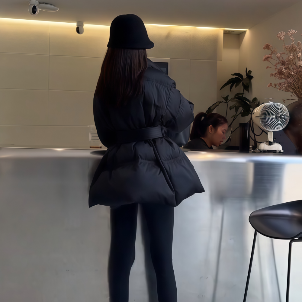 2025冬季新款韩系小众高级感英伦风纯色款收腰中长款羽绒服外套女