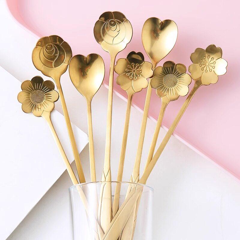 Stainless Steel Long-Handle Stirring Spoon, Small Soup Spoon - 实物图