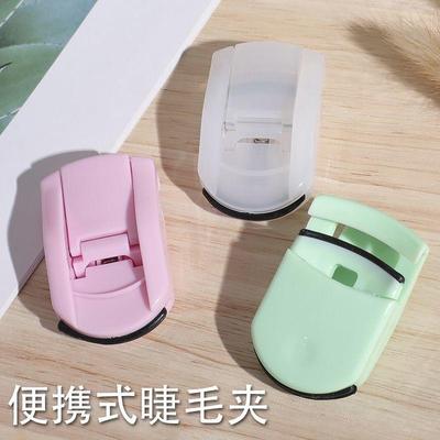 Portable eyelash curler for long-lasting, natural curl. Perf