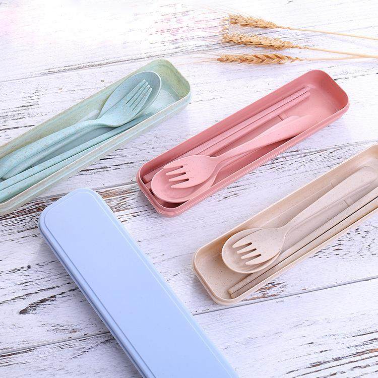 Wheat straw cutlery set including fork, spoon, and chopstick