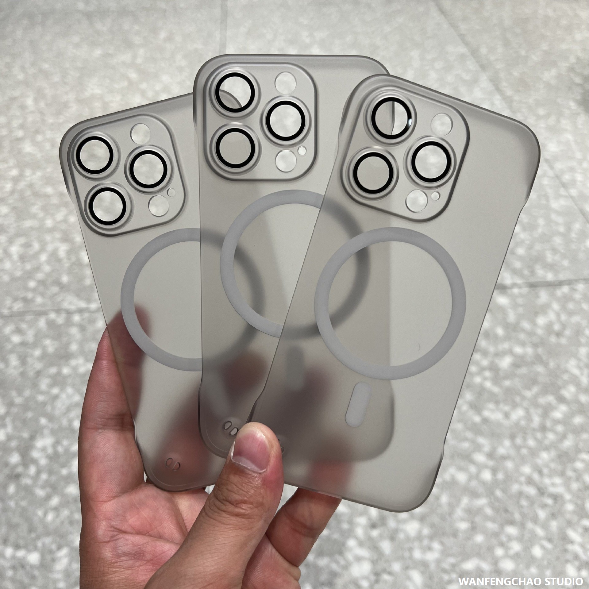 适用苹果16无边框手机壳冰雾磁吸iPhone15磨砂防摔14ProMax保护套
