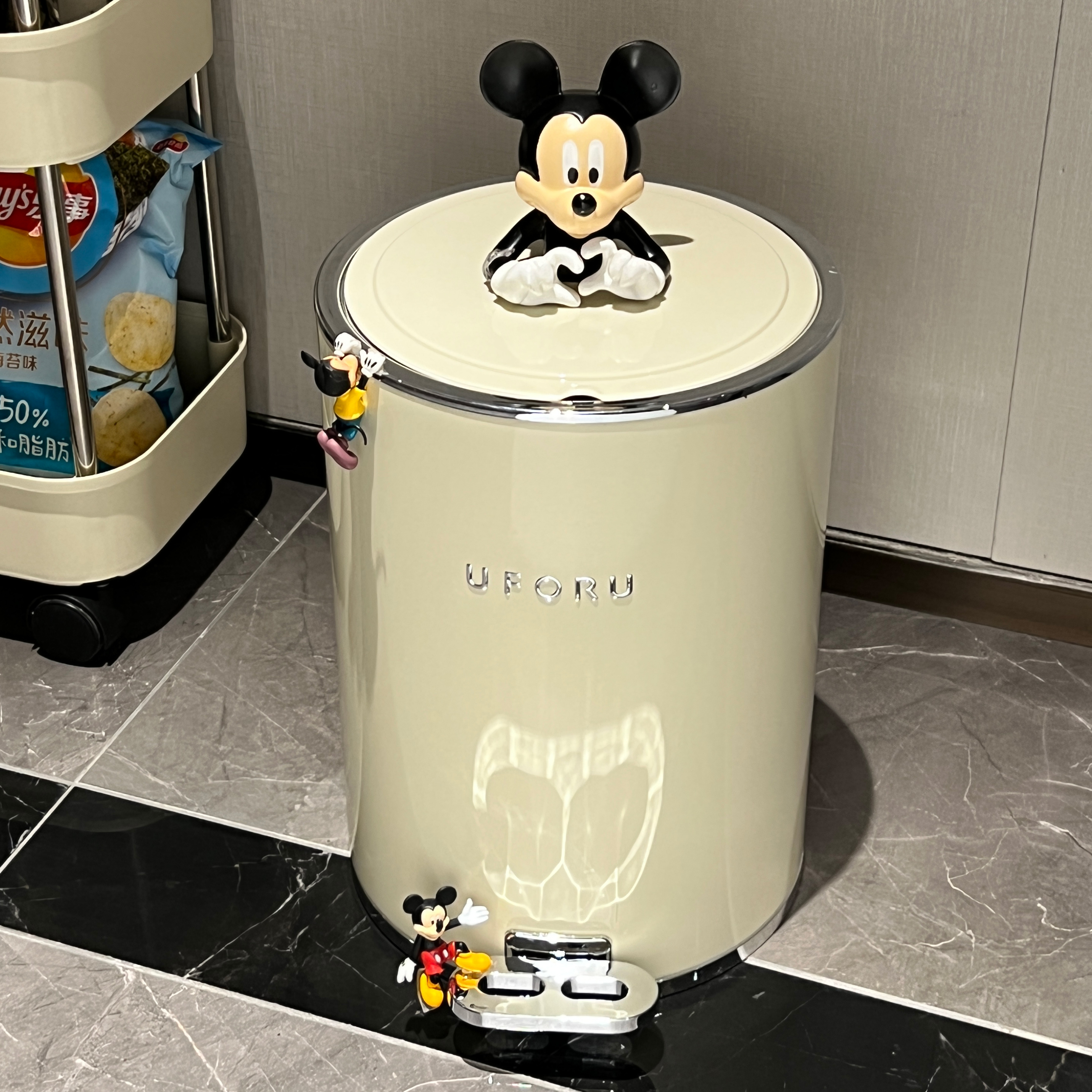 BSD轻奢不锈钢脚踏式垃圾桶带盖