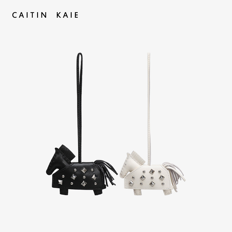 CAITINKAIE女款新羊皮铆钉小马包