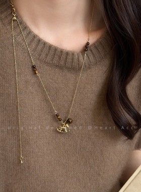 复古虎眼石小马项链女2025新款轻奢小众毛衣链秋冬长款本命年配饰