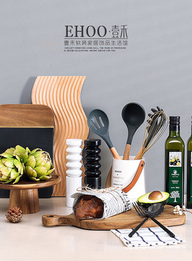 现代简约样板房间厨房摆件组合砧板炒锅套装食谱书真花艺装饰品