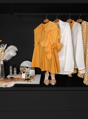 样板房间摆件姜黄色衣帽间女士简约清新艺术套组装饰品花艺眼镜