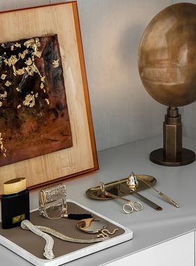 中式复古梳妆台样板房软装中古金色挂画台灯设计搭配组合摆件道具