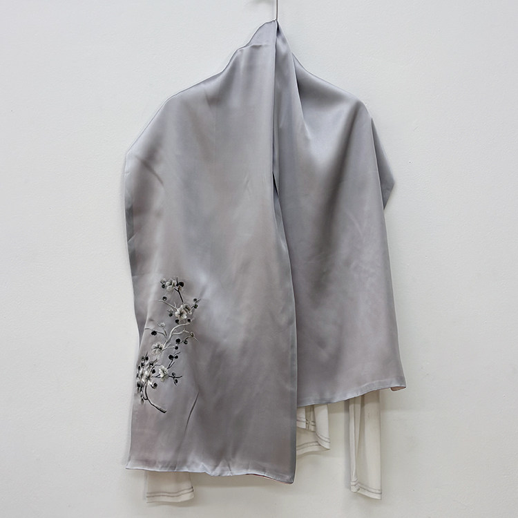 瑕疵处理 多色入 刺绣 双层真丝素绉缎长丝巾 桑蚕丝围巾搭配女