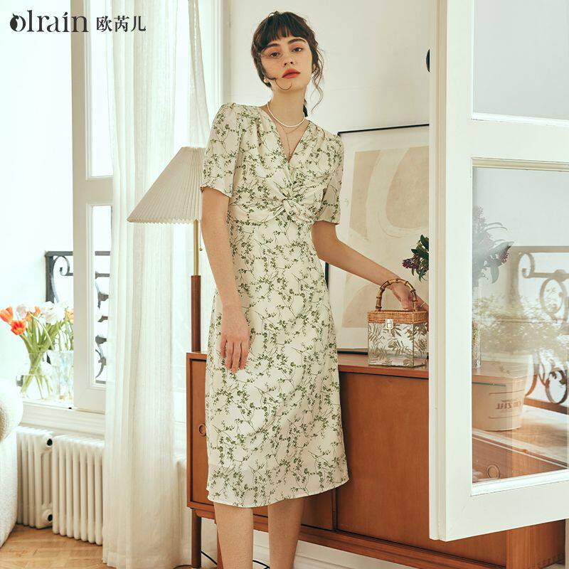 OLrain欧芮儿法式V领碎花连衣裙女春季2023年新款收腰垂感茶歇裙怎么看?