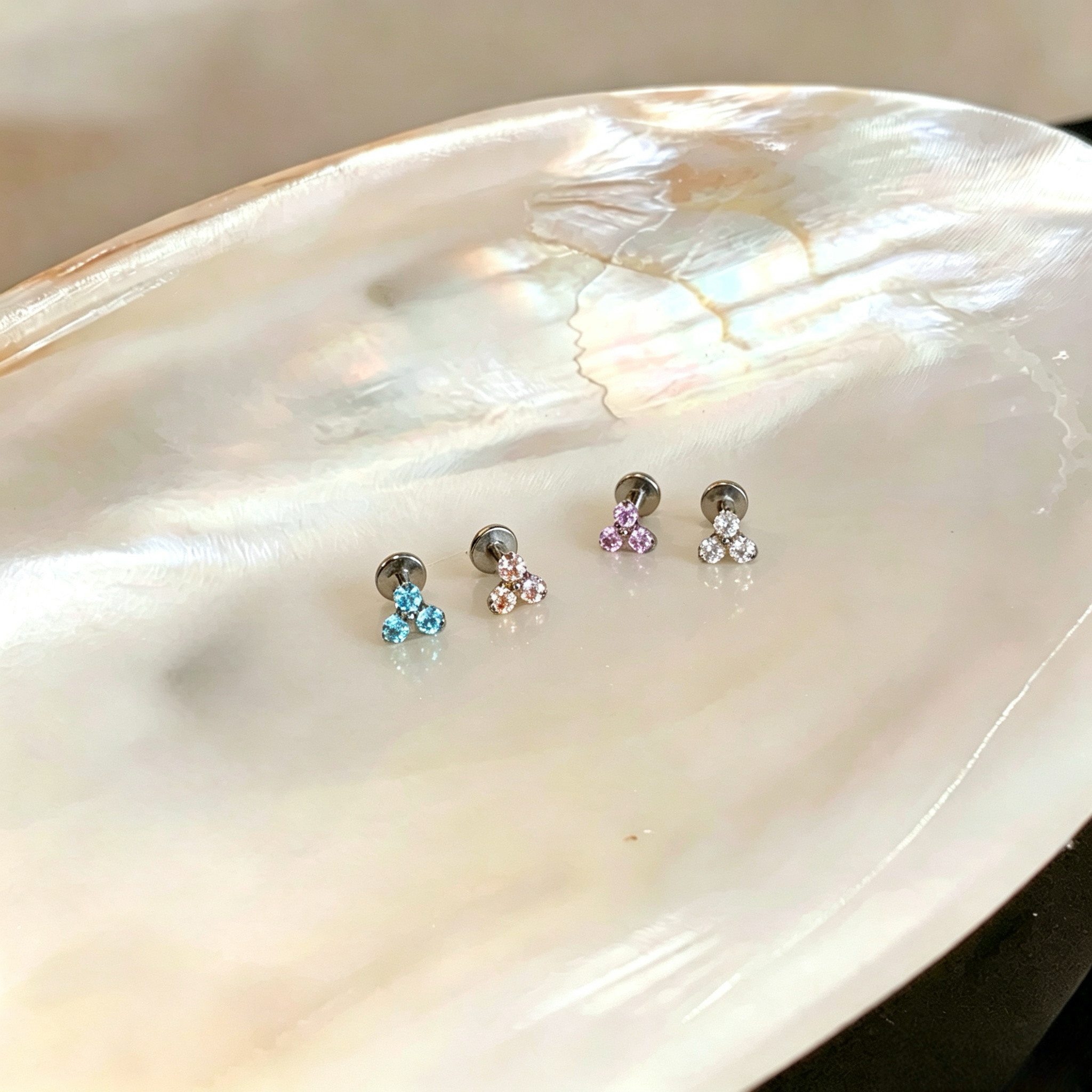 插针三角镶钻耳钉F136钛合金