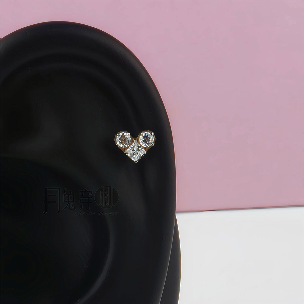 F136钛合金镶钻拼接爱心耳钉