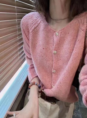 u m由米新款韩系洋气高品质纯羊毛巨显白纽扣小衫