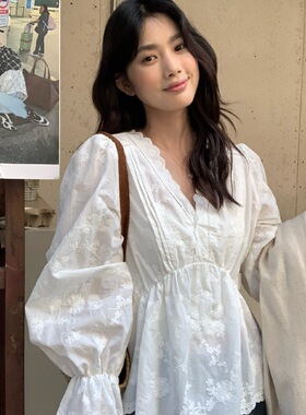 u m由米韩系早春新款复古高级刺绣花边V领宽松休闲衬衫上衣